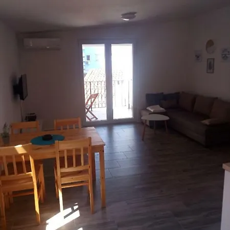 Kv Danex D Apartment *